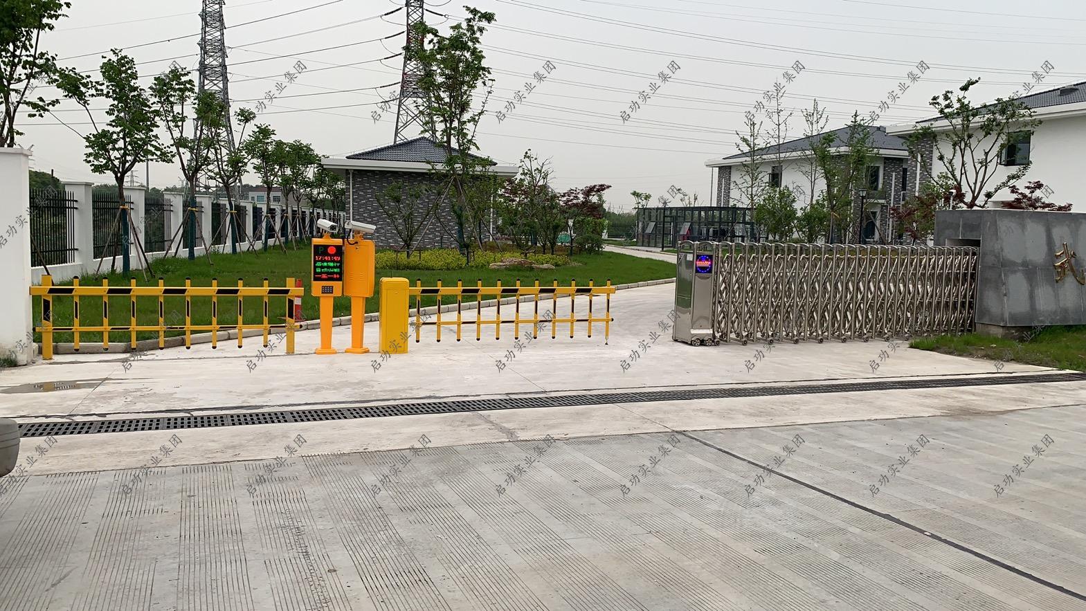 江苏省常州市高速路口货运停车场站