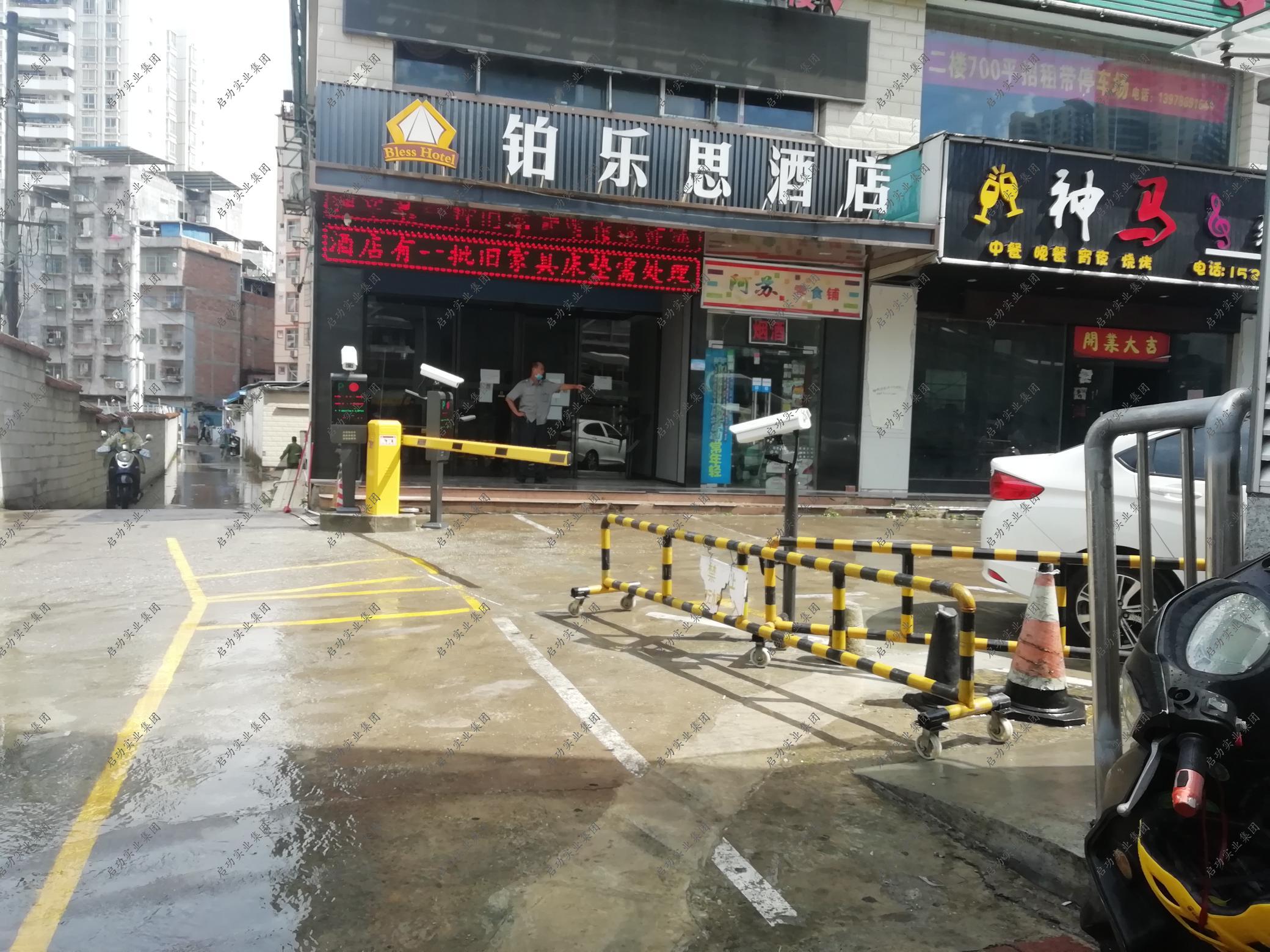 两进两出车牌识别+广西省南宁市兴宁区号铂乐思酒店