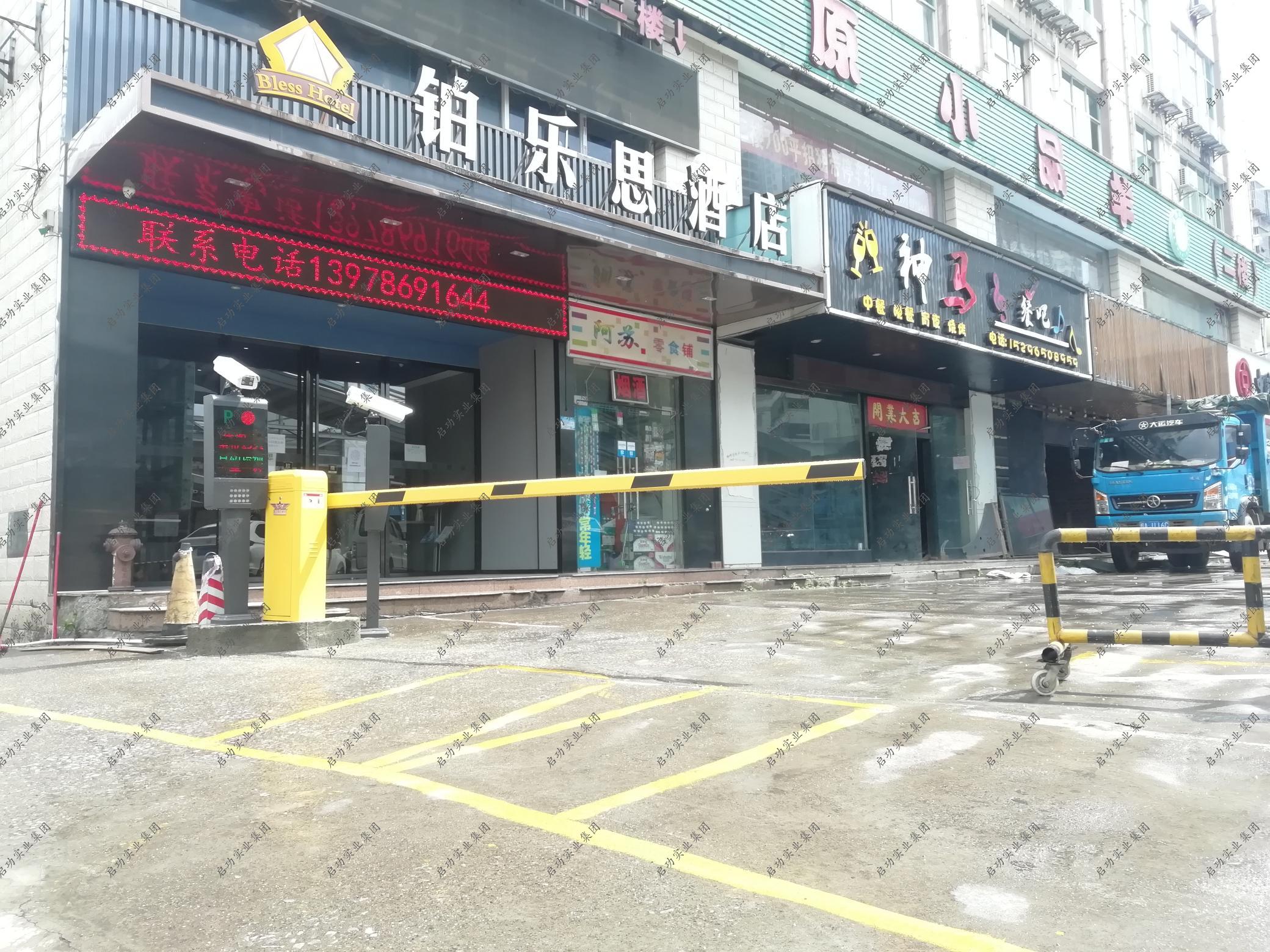 两进两出车牌识别+广西省南宁市兴宁区号铂乐思酒店